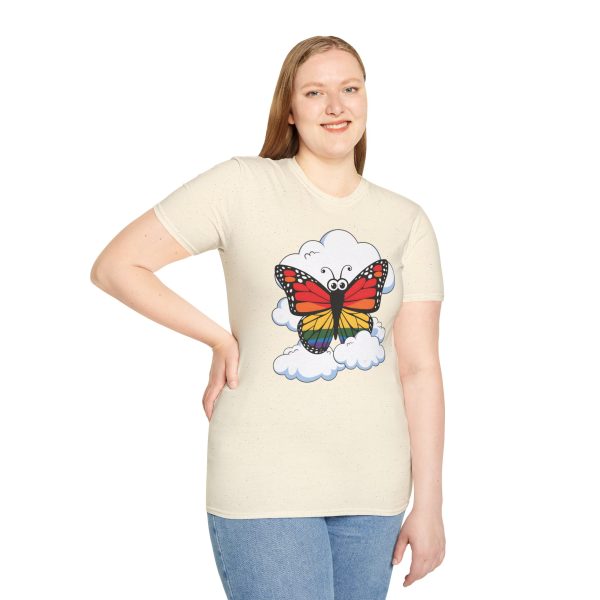 Tshirt Drapeau LGBT papillon assis sur un nuage dans le ciel design poétique et coloré pour sensibilisation et fierté LGBTQ+ shirt t-shirt - Image 41