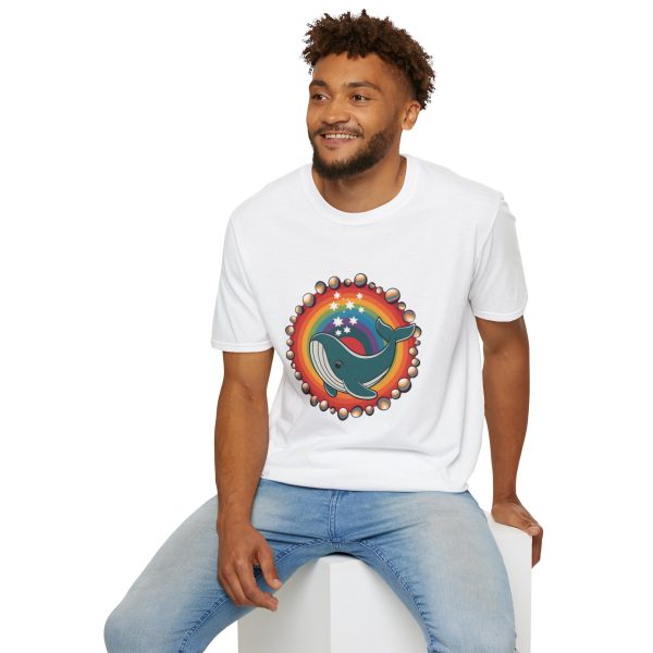 Tshirt LGBT+ baleine avec un arc-en-ciel en arrière-plan design magique et coloré pour sensibilisation et inclusion LGBTQ+ shirt t-shirt - Image 24