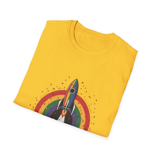 Tshirt LGBT+ fusée avec arc-en-ciel en arrière-plan design futuriste et coloré pour fierté et soutien à la communauté LGBTQ+ shirt t-shirt - Image 52