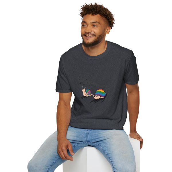 Tshirt LGBTQ+ deux escargots superposés design amusant pour célébrer la fierté et l'inclusion dans la communauté LGBT+ shirt t-shirt - Image 12