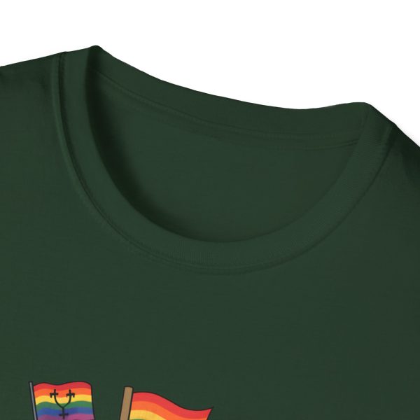 Tshirt Drapeau LGBT pieuvre tenant un drapeau arc-en-ciel et d'autres drapeaux design coloré et amusant pour célébrer LGBTQ+ shirt t-shirt - Image 75