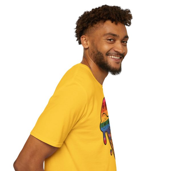 Tshirt LGBT+ cônes de glace avec visages souriants design amusant et mignon pour sensibilisation à la diversité et inclusion LGBTQ+ t-shirt - Image 59