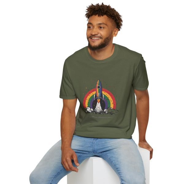 Tshirt LGBT+ fusée avec arc-en-ciel en arrière-plan design futuriste et coloré pour fierté et soutien à la communauté LGBTQ+ shirt t-shirt - Image 72