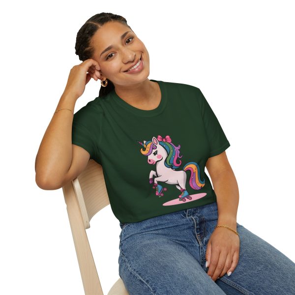 Tshirt Drapeau LGBT licorne sur un skateboard sur fond noir design vibrant et stylé pour sensibilisation à la diversité LGBTQ+ shirt t-shirt - Image 82