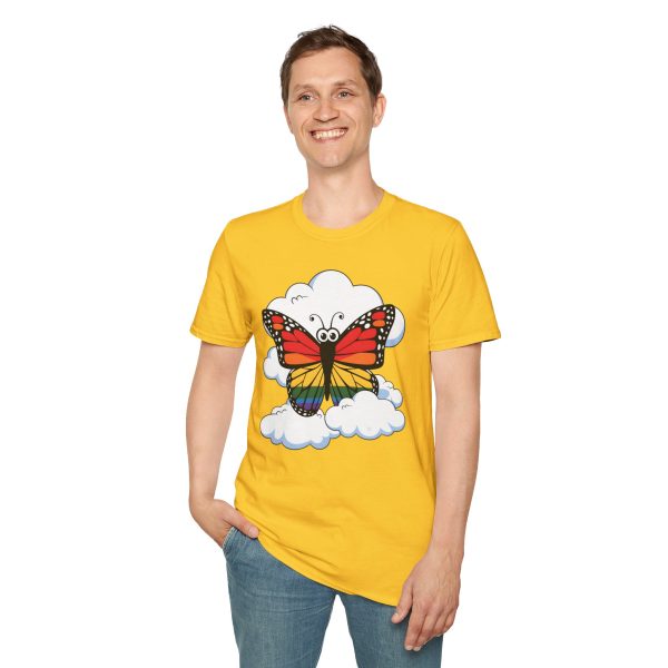 Tshirt Drapeau LGBT papillon assis sur un nuage dans le ciel design poétique et coloré pour sensibilisation et fierté LGBTQ+ shirt t-shirt - Image 55