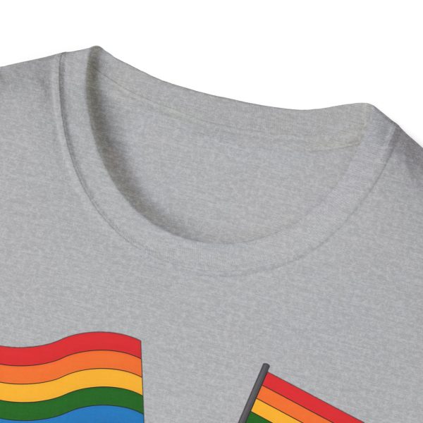 Tshirt LGBTQ+ pieuvre tenant un drapeau arc-en-ciel sur un rocher design vibrant et stylé pour sensibilisation et inclusion LGBTQ+ t-shirt - Image 27