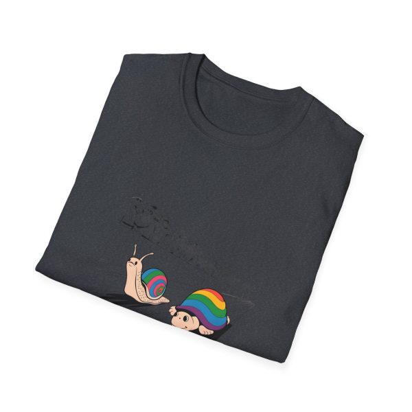 Tshirt LGBTQ+ deux escargots superposés design amusant pour célébrer la fierté et l'inclusion dans la communauté LGBT+ shirt t-shirt - Image 4