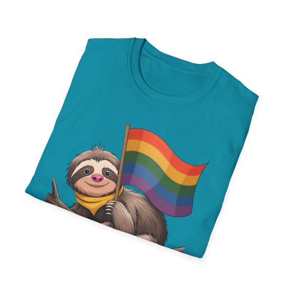 Tshirt Drapeau LGBT paresseux tenant un drapeau arc-en-ciel sur une branche design amusant pour soutien et sensibilisation LGBTQ+ t-shirt - Image 100