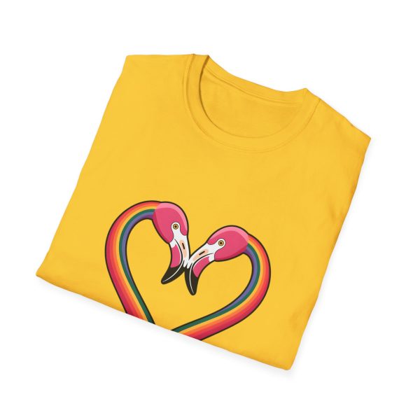 Tshirt Drapeau LGBT flamants roses en forme de coeur fond noir design romantique et symbolique pour célébrer l'amour LGBTQ+ t-shirt - Image 52