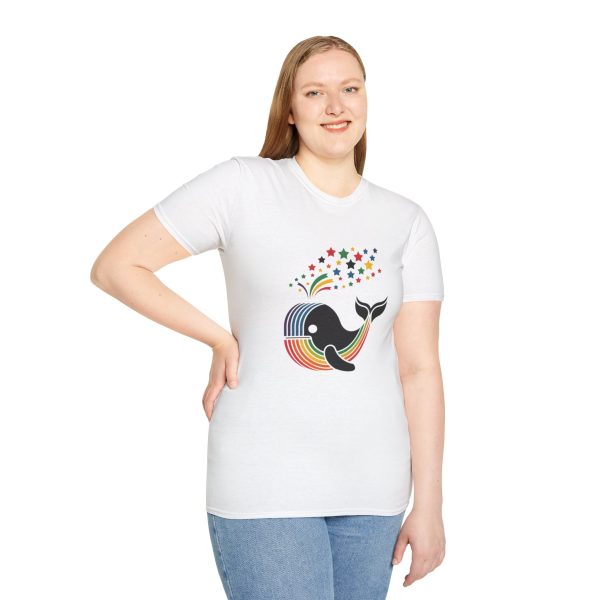 Tshirt LGBT+ baleine sautant hors d'un arc-en-ciel design magique et coloré pour célébrer la fierté et diversité LGBTQ+ shirt t-shirt - Image 17