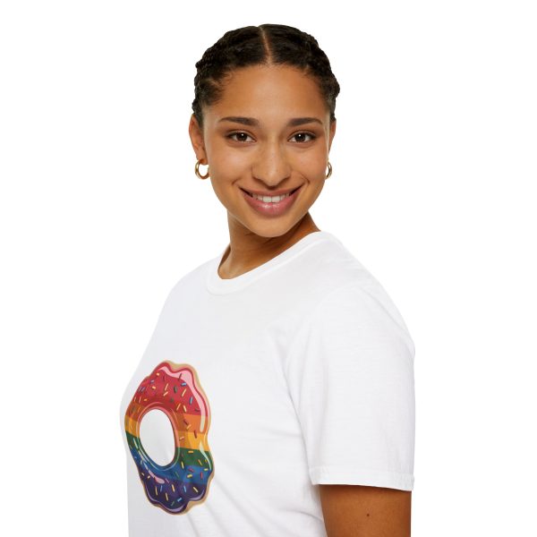 Tshirt Drapeau LGBT donut arc-en-ciel avec paillettes sur fond noir design coloré et amusant pour célébrer la diversité LGBTQ+ shirt t-shirt - Image 21