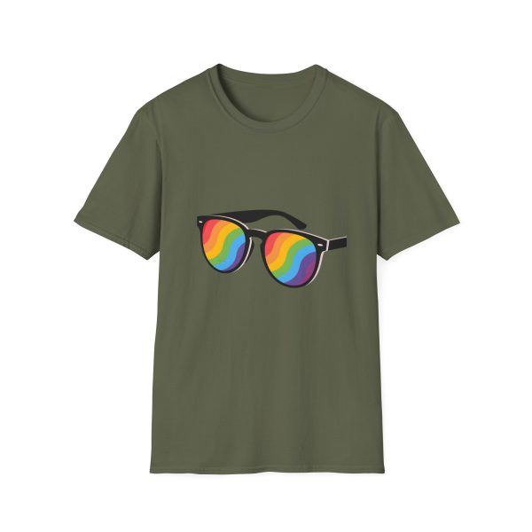 Tshirt LGBT+ lunettes de soleil arc-en-ciel sur fond noir design éclatant pour célébrer la fierté et diversité LGBTQ+ shirt t-shirt - Image 61