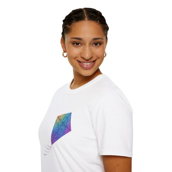 Tshirt Drapeau LGBT cerf-volant coloré volant dans la nuit design symbolique pour célébrer la liberté et la fierté LGBTQ+ shirt t-shirt - Image 21