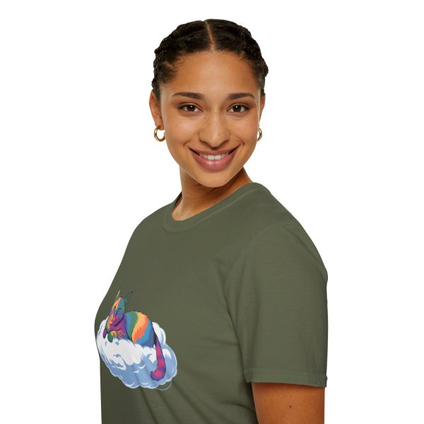 Tshirt Drapeau LGBT chat allongé sur un nuage design mignon et poétique pour sensibilisation et inclusion LGBTQ+ shirt t-shirt - Image 69