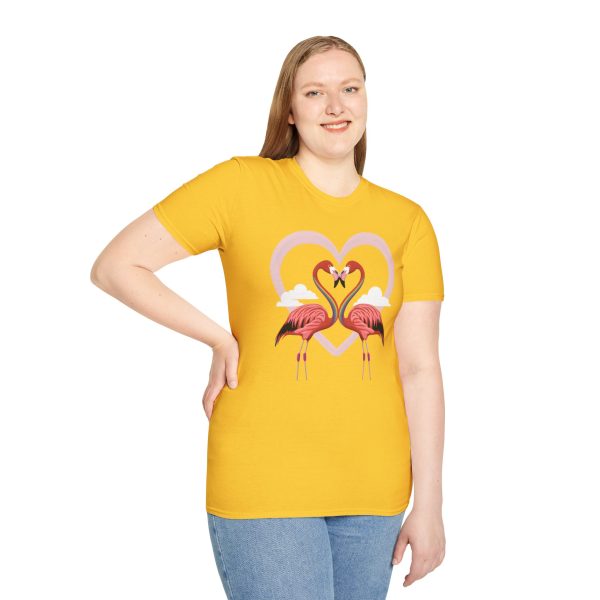 Tshirt LGBTQ+ flamants roses formant un coeur design symbolique et symbolique pour célébrer l'amour et la diversité LGBTQ+ shirt t-shirt - Image 53