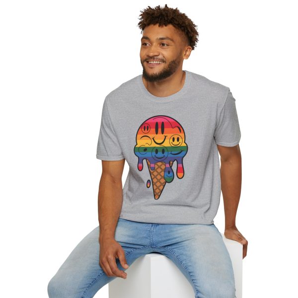 Tshirt LGBT+ cônes de glace avec visages souriants design amusant et mignon pour sensibilisation à la diversité et inclusion LGBTQ+ t-shirt - Image 36