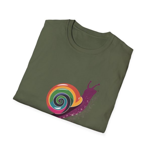 Tshirt Drapeau LGBT escargot assis sur un flocon de neige design mignon et coloré pour sensibilisation à la diversité LGBTQ+ shirt t-shirt - Image 64