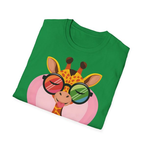 Tshirt LGBT+ girafe avec lunettes et coeur illustration colorée et amusante pour sensibilisation et soutien LGBTQ+ shirt t-shirt - Image 88