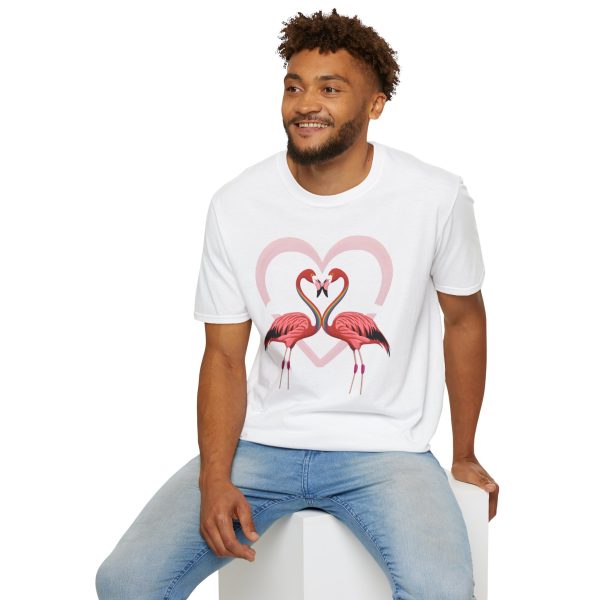 Tshirt LGBTQ+ flamants roses formant un coeur design symbolique et symbolique pour célébrer l'amour et la diversité LGBTQ+ shirt t-shirt - Image 24