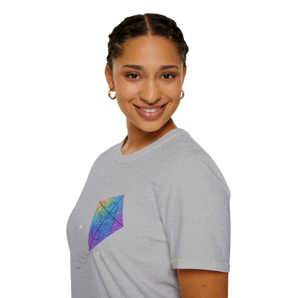 Tshirt Drapeau LGBT cerf-volant coloré volant dans la nuit design symbolique pour célébrer la liberté et la fierté LGBTQ+ shirt t-shirt - Image 33