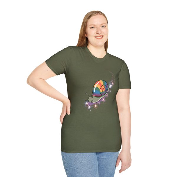 Tshirt LGBT+ escargot avec coquille colorée sur son dos design original et mignon pour célébrer la diversité et fierté LGBTQ+ shirt t-shirt - Image 65