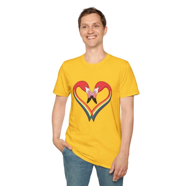 Tshirt LGBT+ flamants roses formant un coeur design symbolique pour célébration de l'amour et fierté LGBTQ+ et diversité shirt t-shirt - Image 55