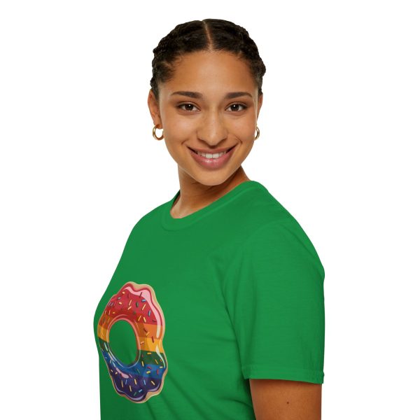 Tshirt Drapeau LGBT donut arc-en-ciel avec paillettes sur fond noir design coloré et amusant pour célébrer la diversité LGBTQ+ shirt t-shirt - Image 93