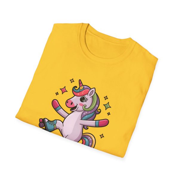 Tshirt LGBTQ+ licorne en skateboard sur fond noir design cool et coloré pour soutien à la fierté et diversité de la communauté LGBT+ t-shirt - Image 52