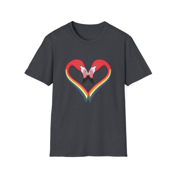 Tshirt LGBT+ flamants roses formant un coeur design symbolique pour célébration de l'amour et fierté LGBTQ+ et diversité shirt t-shirt