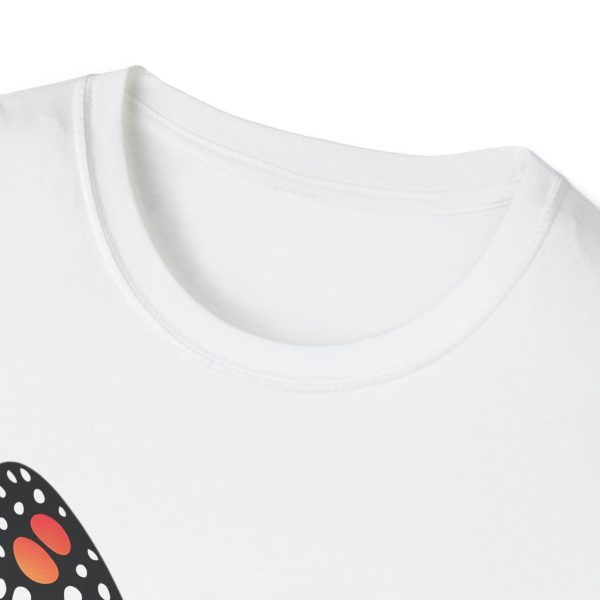 Tshirt Drapeau LGBT papillon coloré avec grands yeux sur fond noir design original et stylé pour sensibilisation à la fierté LGBTQ+ t-shirt - Image 15