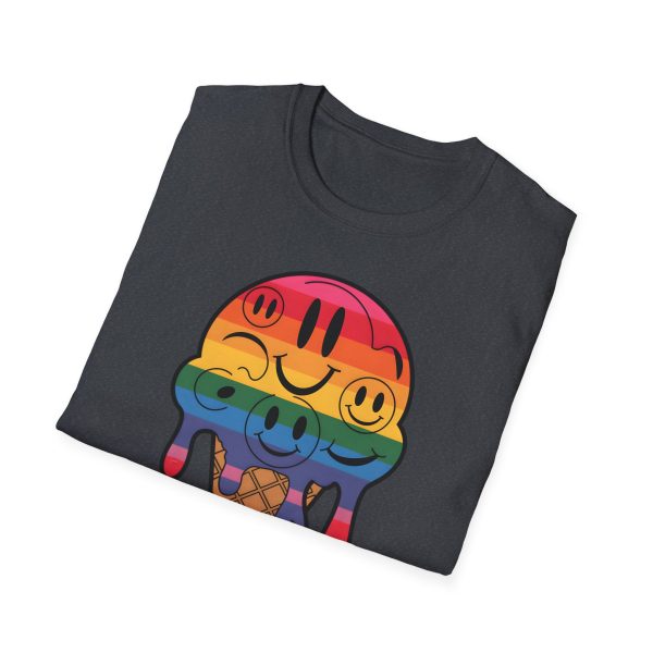 Tshirt LGBT+ cônes de glace avec visages souriants design amusant et mignon pour sensibilisation à la diversité et inclusion LGBTQ+ t-shirt - Image 4