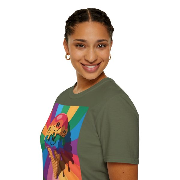 Tshirt Drapeau LGBT trois cônes de glace avec garnitures différentes design amusant et coloré pour célébrer la diversité LGBTQ+ t-shirt - Image 69