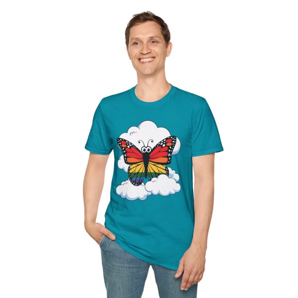 Tshirt Drapeau LGBT papillon assis sur un nuage dans le ciel design poétique et coloré pour sensibilisation et fierté LGBTQ+ shirt t-shirt - Image 103