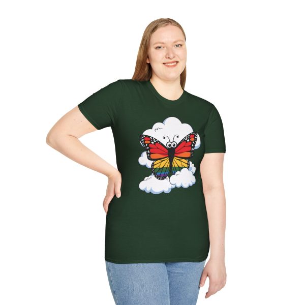 Tshirt Drapeau LGBT papillon assis sur un nuage dans le ciel design poétique et coloré pour sensibilisation et fierté LGBTQ+ shirt t-shirt - Image 77