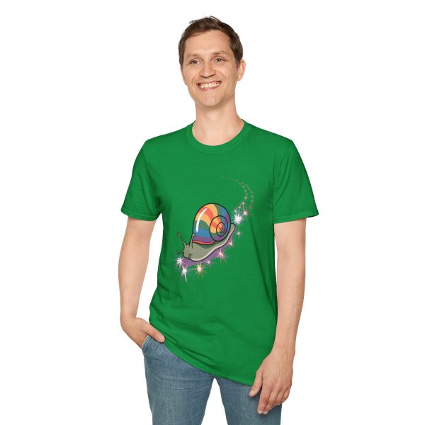 Tshirt LGBT+ escargot avec coquille colorée sur son dos design original et mignon pour célébrer la diversité et fierté LGBTQ+ shirt t-shirt - Image 91