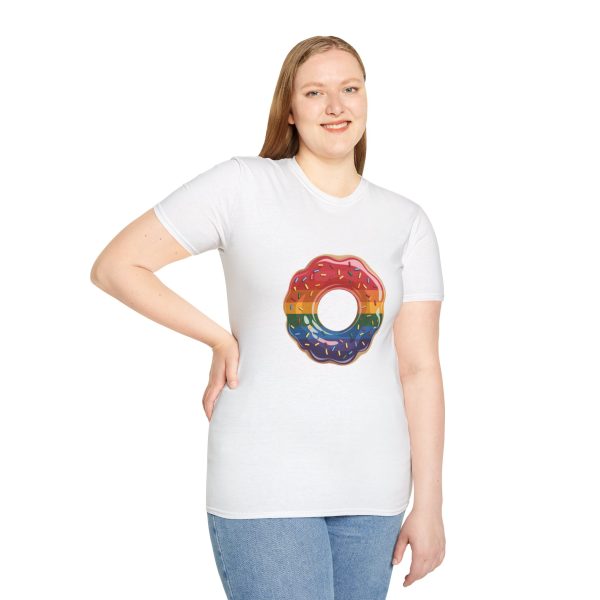 Tshirt Drapeau LGBT donut arc-en-ciel avec paillettes sur fond noir design coloré et amusant pour célébrer la diversité LGBTQ+ shirt t-shirt - Image 17