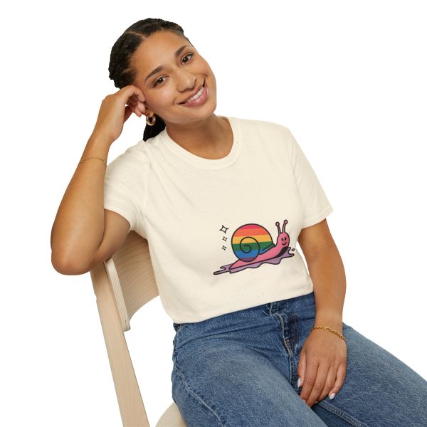 Tshirt Drapeau LGBT escargot avec coquille arc-en-ciel design amusant et coloré pour sensibilisation LGBTQ+ et fierté shirt t-shirt - Image 46