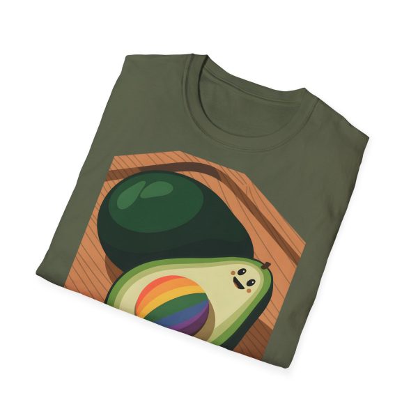 Tshirt Drapeau LGBT avocat sur planche à découper avec arc-en-ciel design original et coloré pour soutien à la communauté LGBTQ+ t-shirt - Image 64