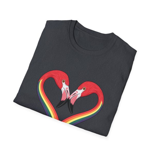 Tshirt LGBT+ flamants roses formant un coeur design symbolique pour célébration de l'amour et fierté LGBTQ+ et diversité shirt t-shirt - Image 4