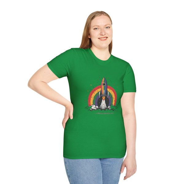 Tshirt LGBT+ fusée avec arc-en-ciel en arrière-plan design futuriste et coloré pour fierté et soutien à la communauté LGBTQ+ shirt t-shirt - Image 89