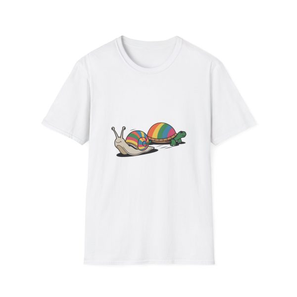 Tshirt LGBT+ deux escargots assis l'un à côté de l'autre design mignon et coloré pour célébrer l'amour et la diversité LGBTQ+ shirt t-shirt - Image 13