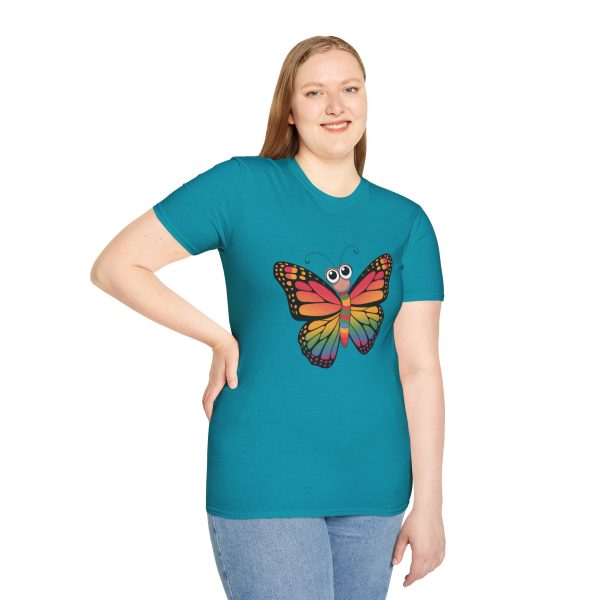 Tshirt LGBTQ+ papillon coloré avec grands yeux sur fond noir design vibrant et amusant pour célébrer la diversité LGBTQ+ shirt t-shirt - Image 101