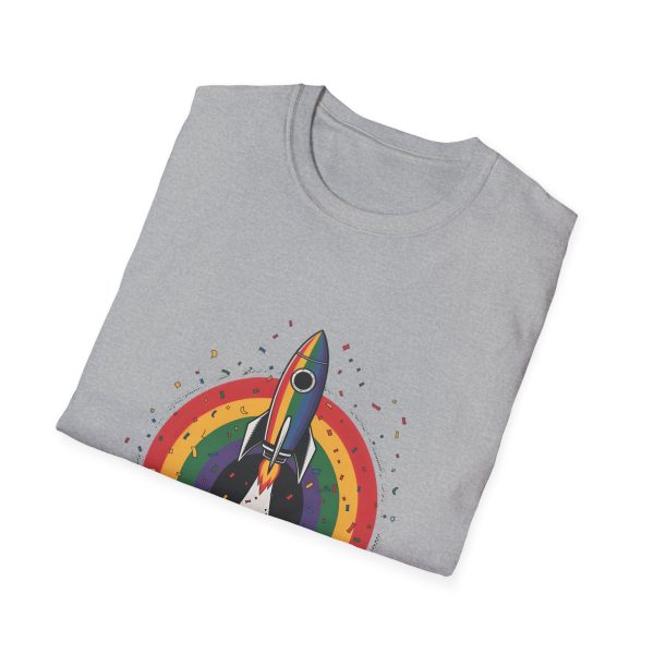 Tshirt LGBT+ fusée avec arc-en-ciel en arrière-plan design futuriste et coloré pour fierté et soutien à la communauté LGBTQ+ shirt t-shirt - Image 28