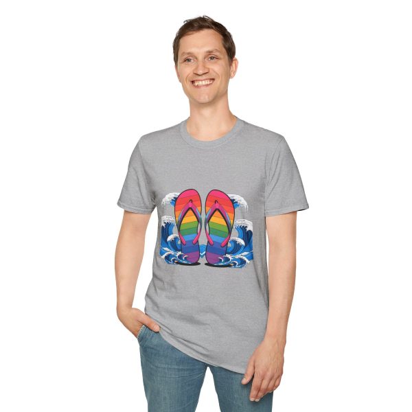 Tshirt LGBT+ tongs flottant dans l'eau design coloré et décontracté pour célébrer la fierté LGBTQ+ et l'amour universel shirt t-shirt - Image 31