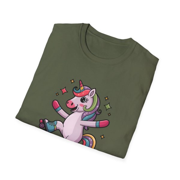 Tshirt LGBTQ+ licorne en skateboard sur fond noir design cool et coloré pour soutien à la fierté et diversité de la communauté LGBT+ t-shirt - Image 64