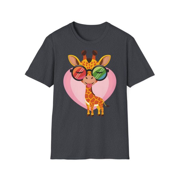 Tshirt LGBT+ girafe avec lunettes et coeur illustration colorée et amusante pour sensibilisation et soutien LGBTQ+ shirt t-shirt