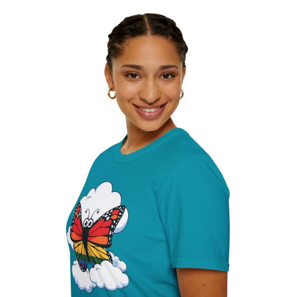 Tshirt Drapeau LGBT papillon assis sur un nuage dans le ciel design poétique et coloré pour sensibilisation et fierté LGBTQ+ shirt t-shirt - Image 105