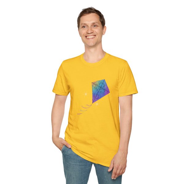 Tshirt Drapeau LGBT cerf-volant coloré volant dans la nuit design symbolique pour célébrer la liberté et la fierté LGBTQ+ shirt t-shirt - Image 55