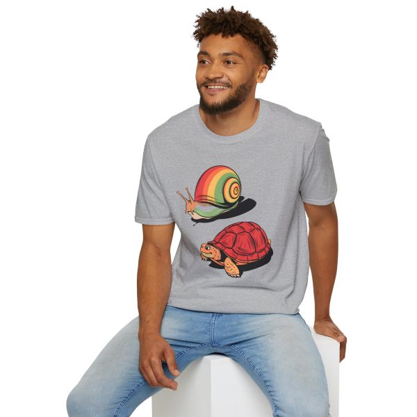 Tshirt Drapeau LGBT escargot et tortue sur fond noir design amusant pour sensibilisation et soutien à la diversité LGBTQ+ shirt t-shirt - Image 36