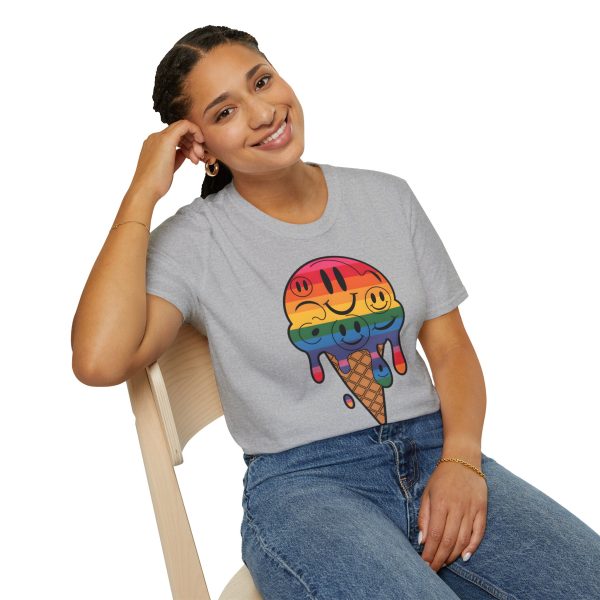 Tshirt LGBT+ cônes de glace avec visages souriants design amusant et mignon pour sensibilisation à la diversité et inclusion LGBTQ+ t-shirt - Image 34